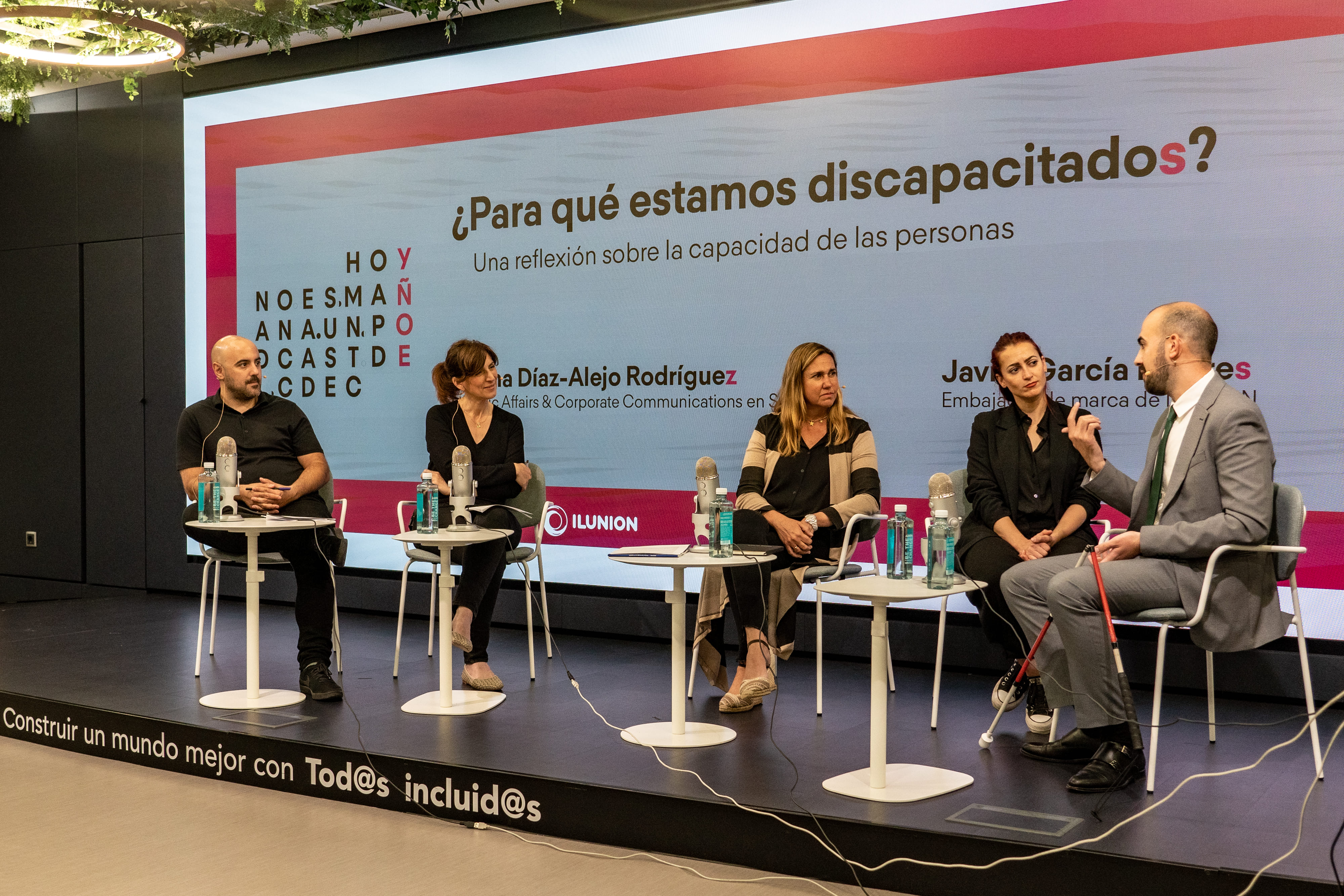 Imagen de la grabación del podcast de Club de Creativos en Torre ILUNION
