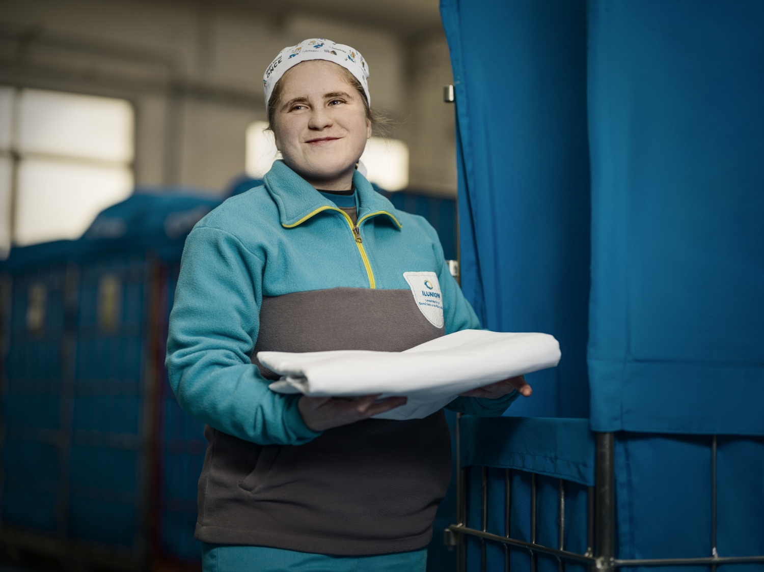 Trabajadora de ILUNION Lavanderia