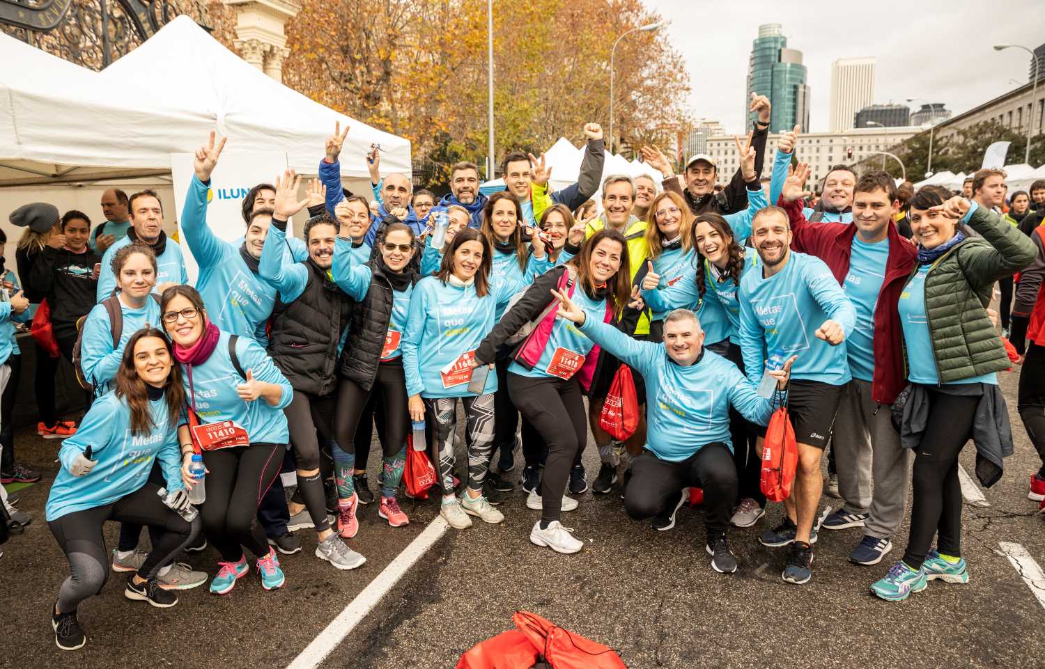 foto de grupo de participantes de ILUNION en una edición de la Carrera de las Empresas