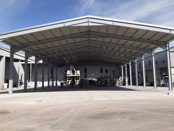 Imagen del nuevo almacén cubierto en la planta de reciclado de RAEEs de Campo Real