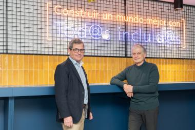 De izquierda a derecha, el director general de ILUNION VidaSénior, Cristobal Cuevas, y el presidente de HelpAge Internacional España, Alberto Infante