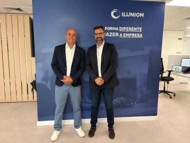 Fotografía de Sergio Costa y José Orosa en una de las oficinas de Portugal