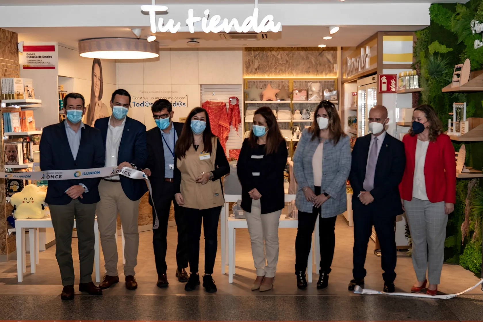 Imagen de la inauguración de la tienda de ILUNION en el hospital de Fuenlabrada