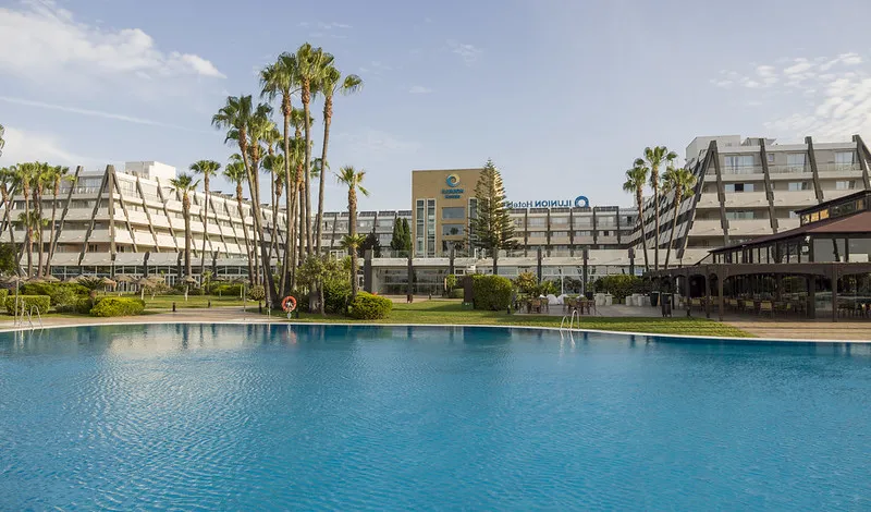Hotel accesible con piscina en Huelva 