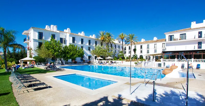 hotel accesible de ILUNION con piscina en Málaga