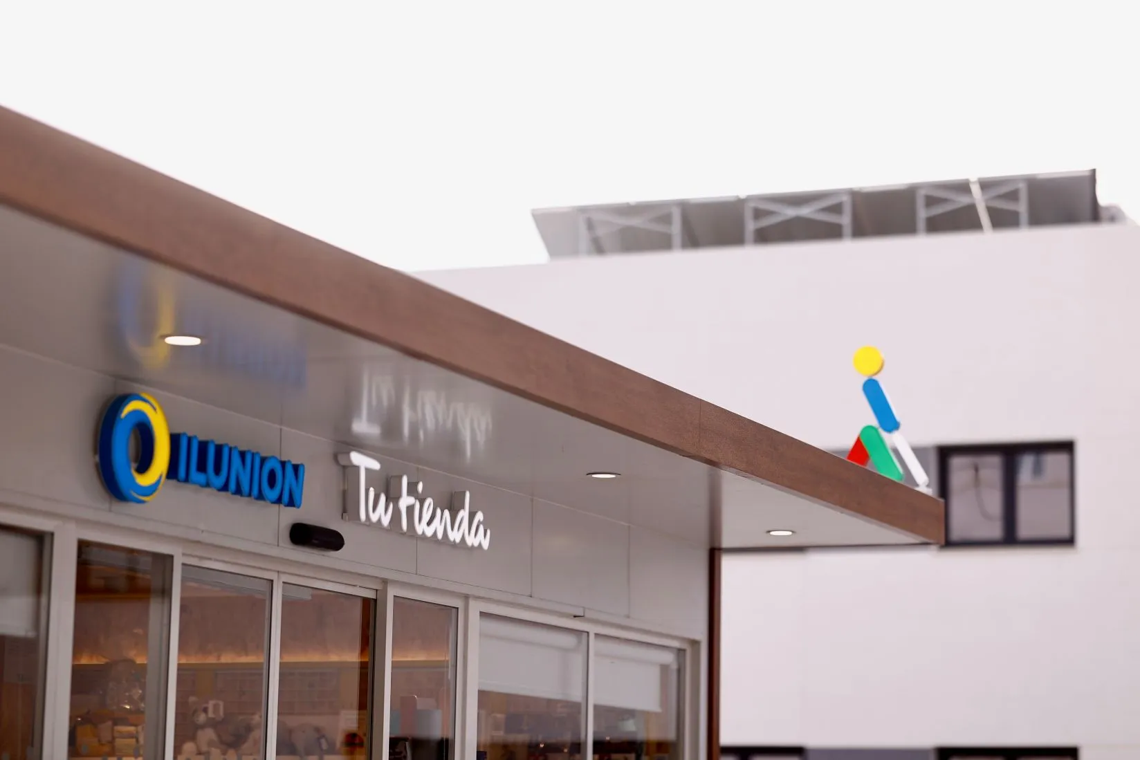 Imagen de la entrada de la tienda de ILUNION en el hospital de La Axarquía
