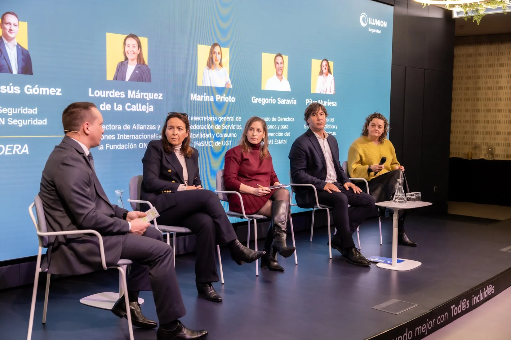 Fotografía de un momento de la conversación de los intervinientes de la mesa redonda de esta jornada sobre delitos de odio contra personas con discapacidad