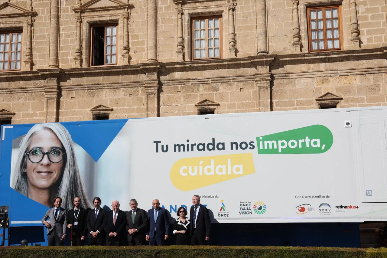 Unidad móvil de la campaña 'Tu mirada nos importa, cuídala', de la Fundación Once de Baja Visión