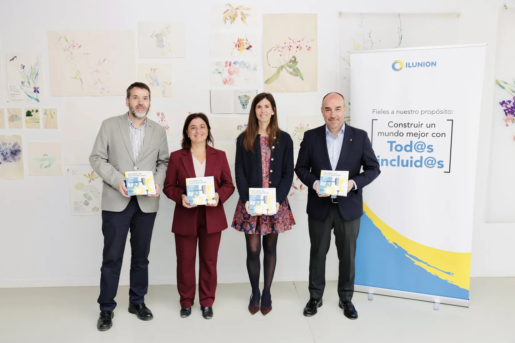 Fotografía de familia de la presentación del primer informe de sostenibilidad de ILUNION Facility Services