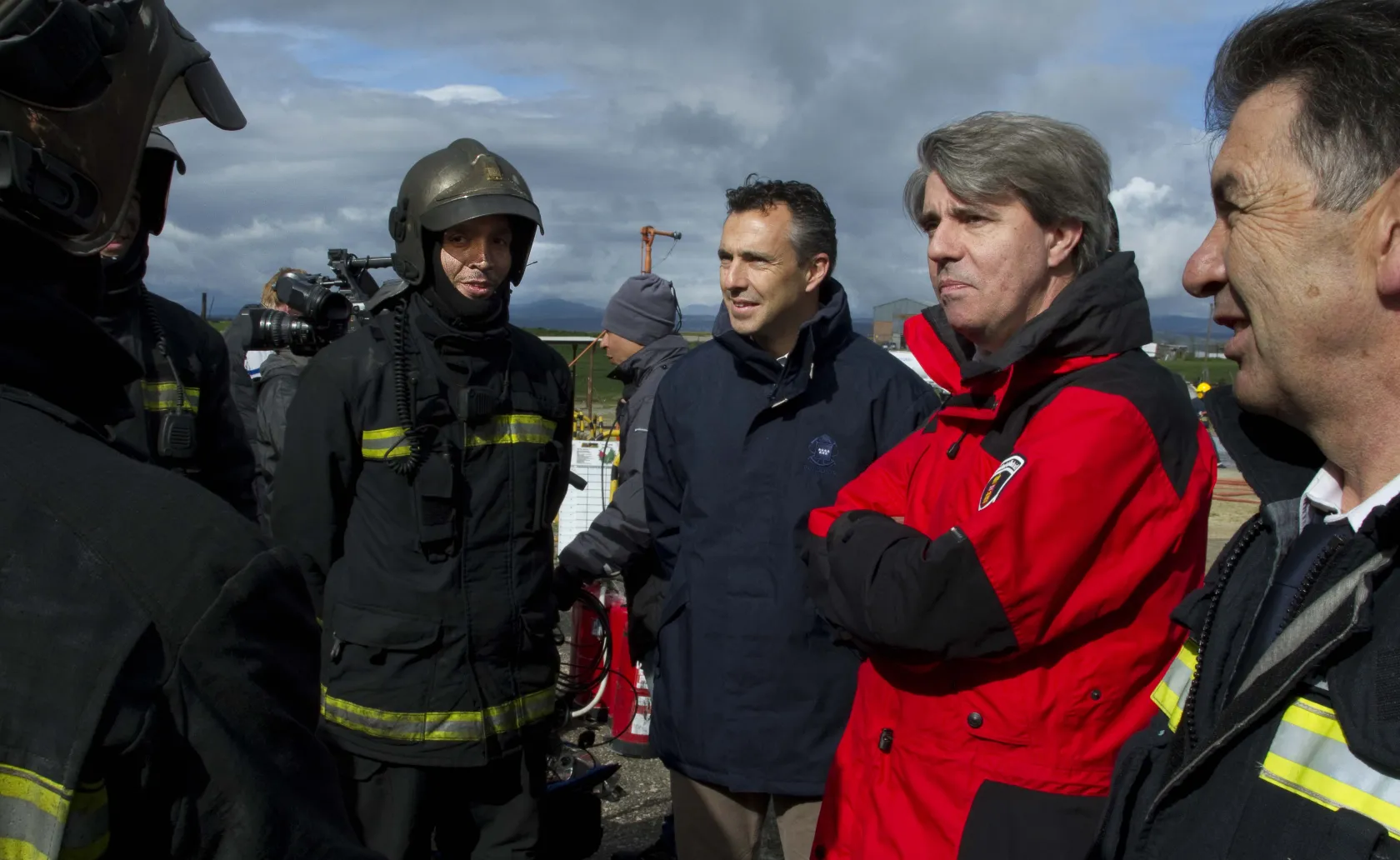 Ángel Garrido visitando el centro de alto rendimiento en formación de fuego y de conducción de ILUNION Seguridad