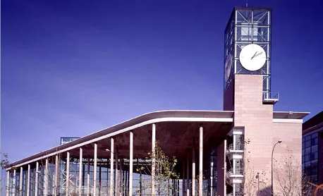 Fachada de la Asamblea de Madrid