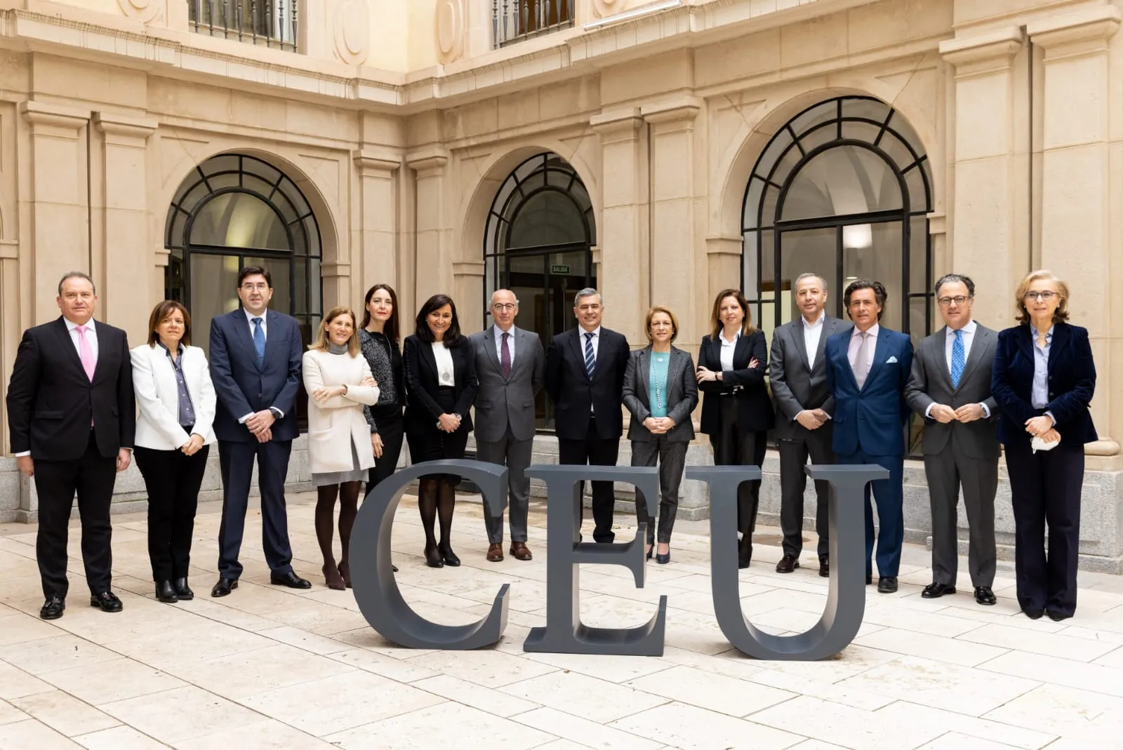 Foto de familia de quienes componen el Consejo Asesor de Empleabilidad de la Fundación Universitaria San Pablo CEU