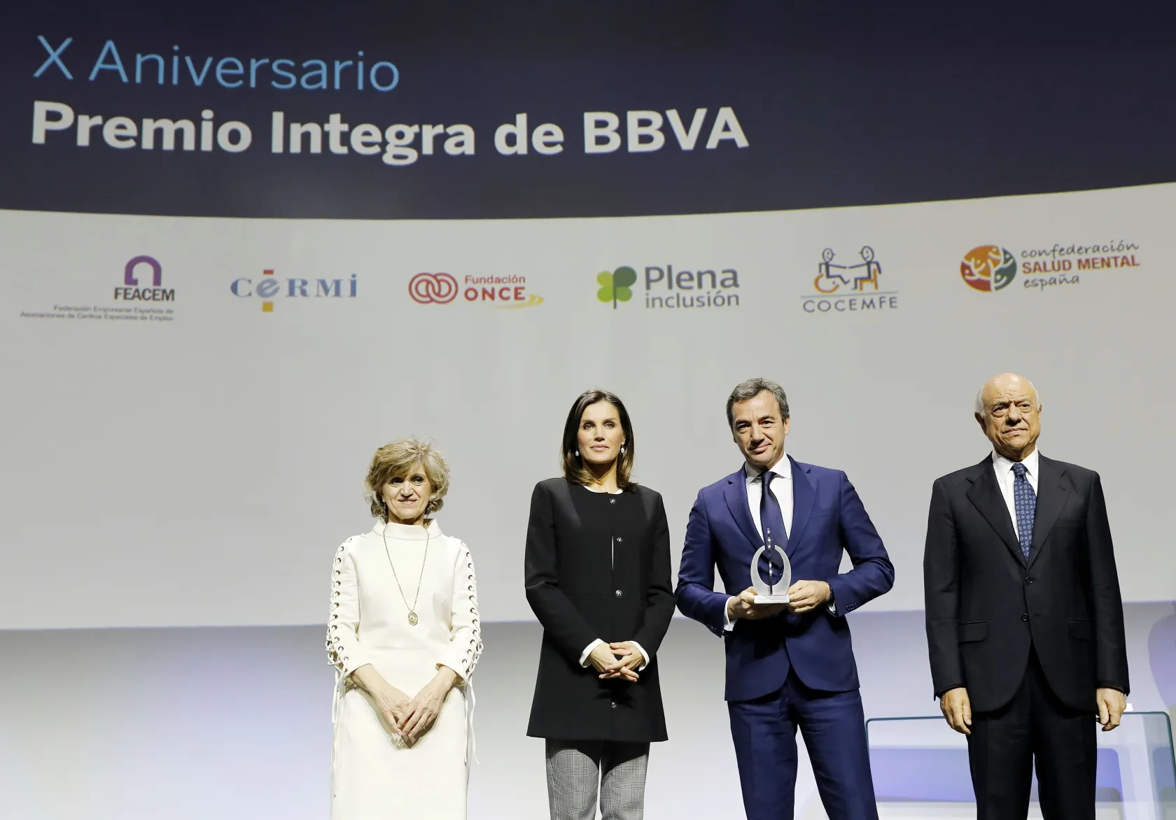 María Luisa Carcedo, Ministra Sanidad, Consumo y Bienestar Social; Su Majestad la Reina; José Ángel Preciados, director general ILUNION Hotels; y el presidente de BBVA, Francisco González.