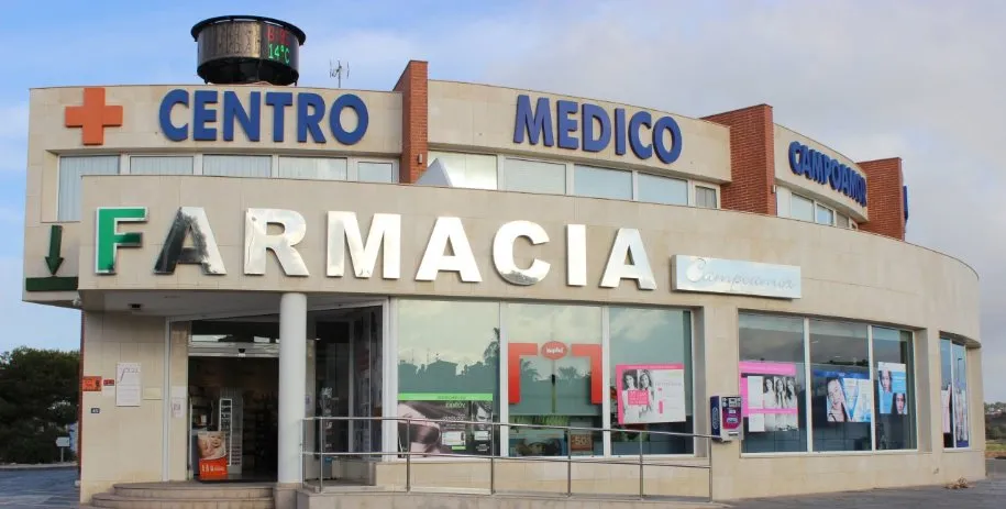Exterior de la farmacia 