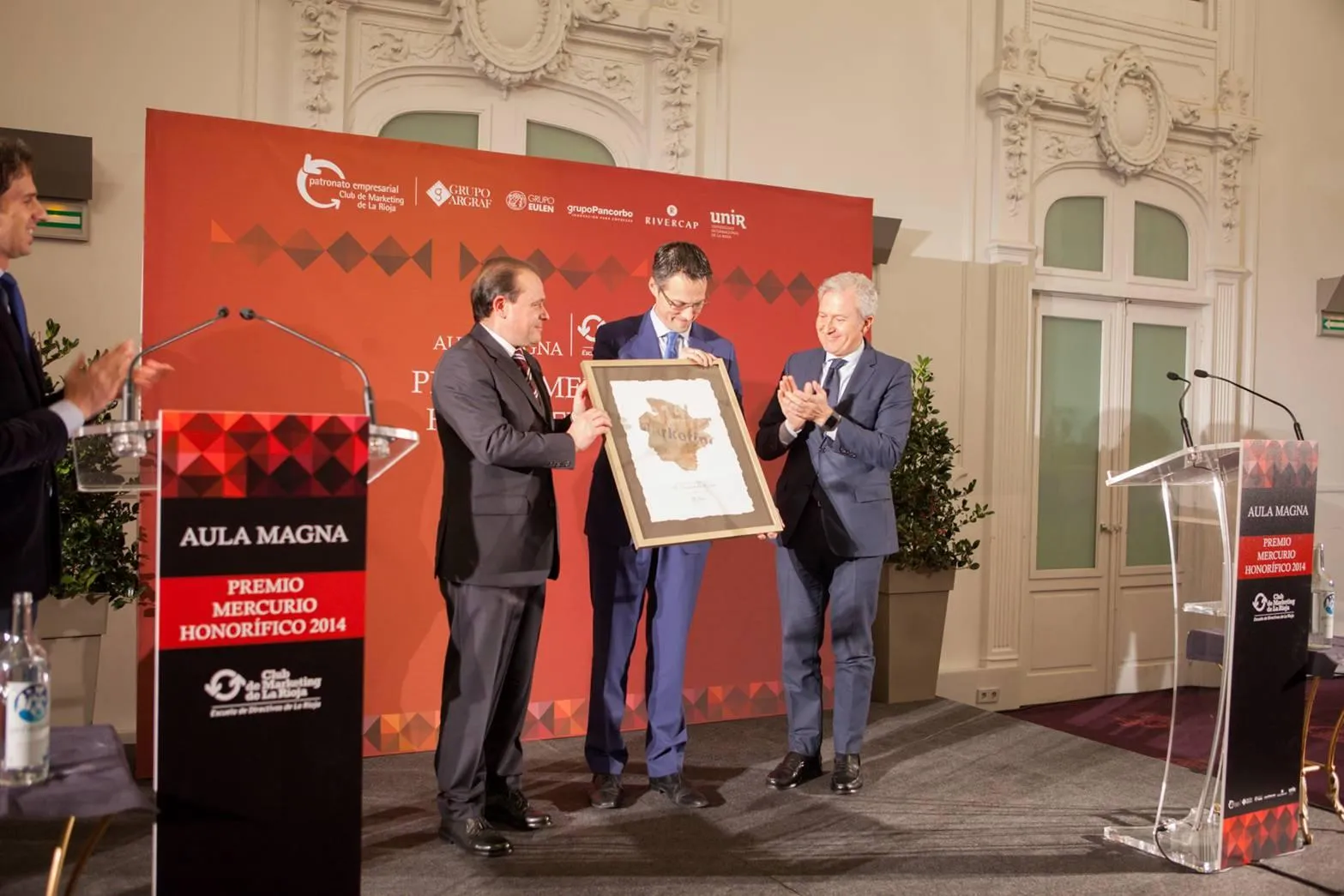 Fernando Riaño, Director de RSC, Comunicación y Marketing, recibe el Premio Mercurio honorífico