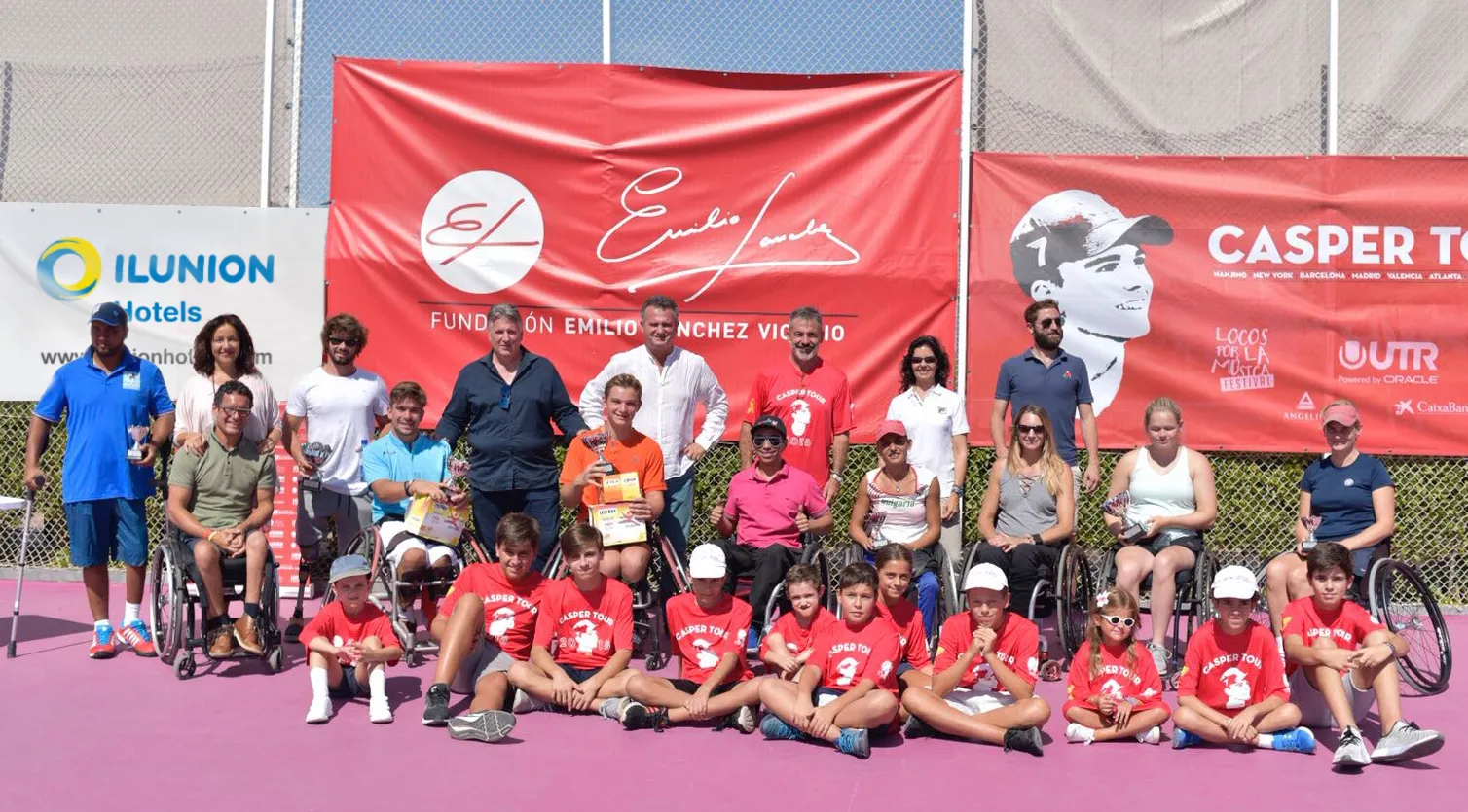 Foto de familia de los participantes en el torneo