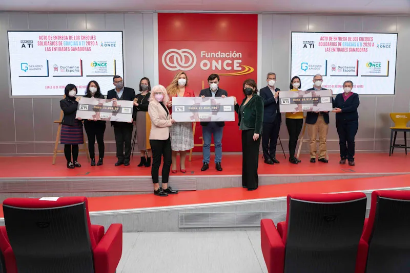 Foto de familia de la entrega Gracias a ti