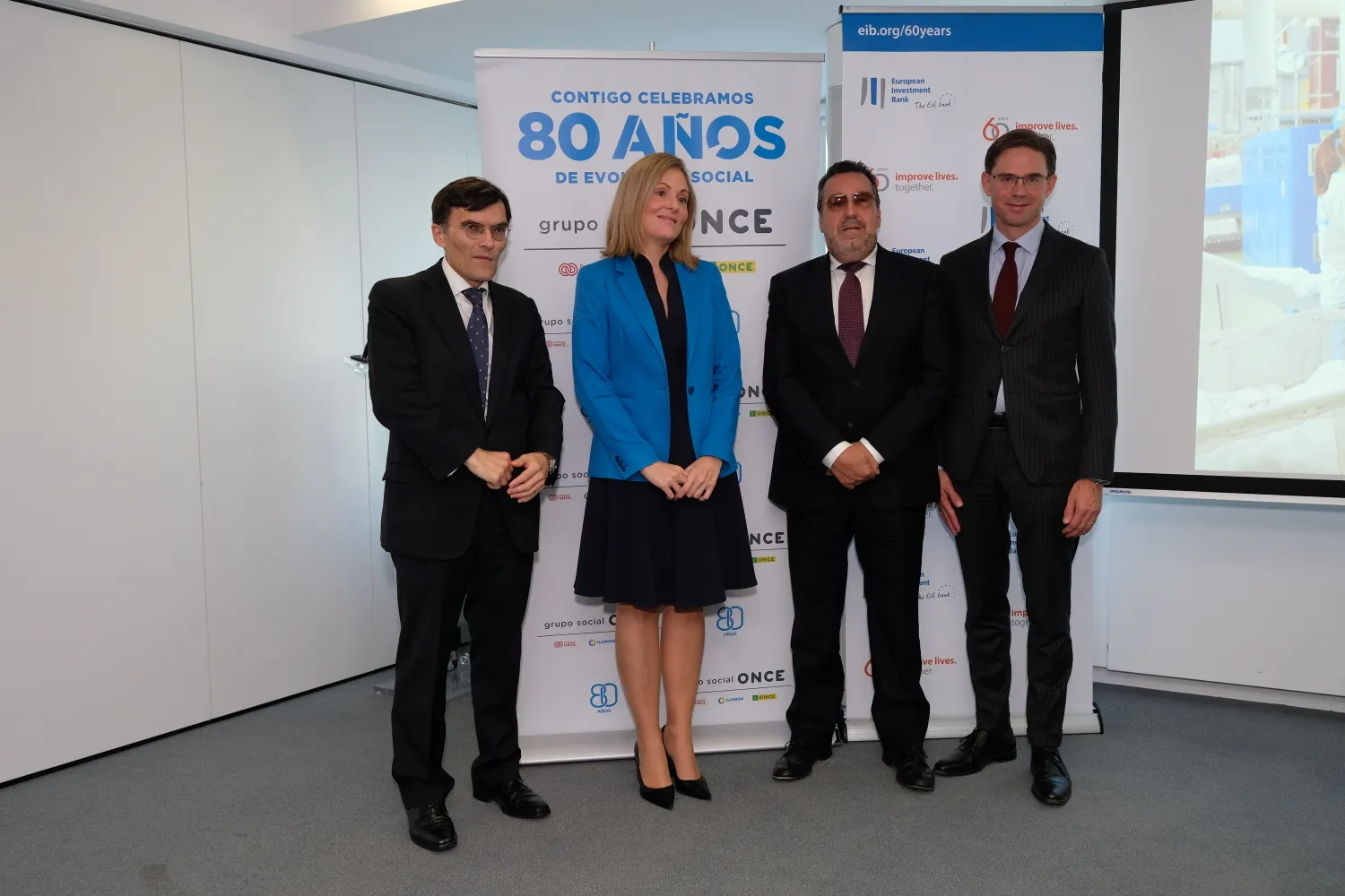 Fotografía de familia (de izquierda a derecha): Presidente de ILUNION, Alberto Durán, vicepresidenta del BEI, Emma Navarro, presidente del Grupo Social ONCE, Miguel Carballeda y el vicepresidente de la Comisión Europea, Jyrki Katainen