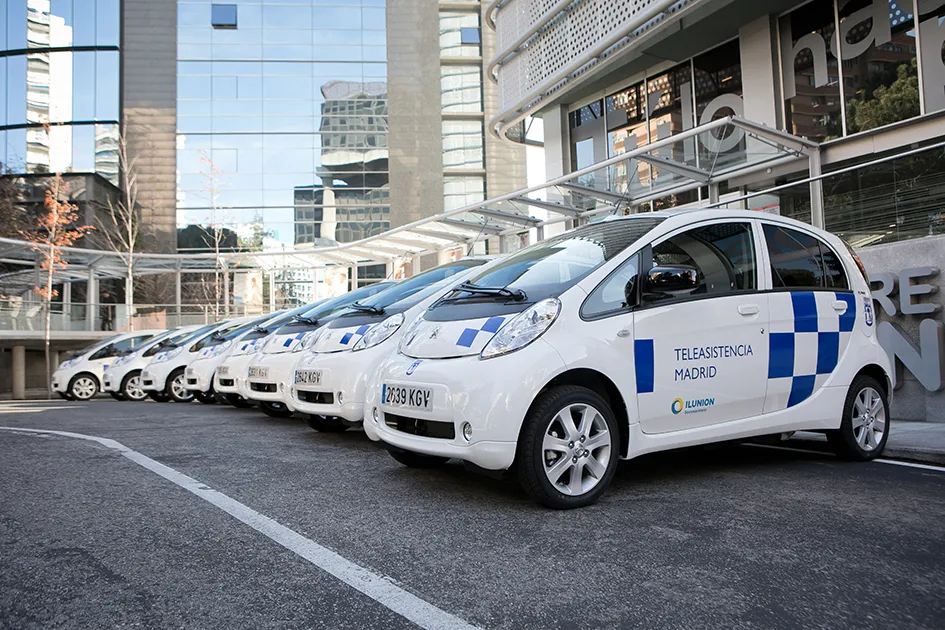 Imagen de los nuevos vehículos electrícos para el Servicio de Teleasistencia del Ayuntamiento de Madrid 