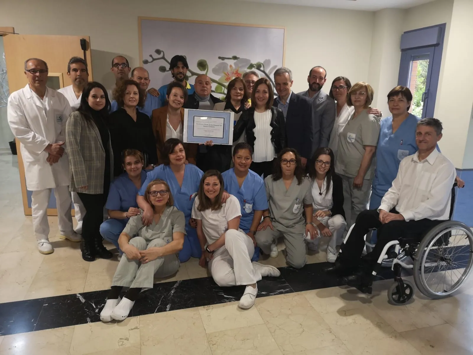 Fotografía de familia de los premios anuales de Ilunion Sociosanitario