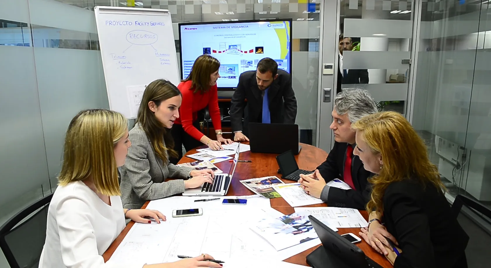 Mesa de trabajo del personal de ILUNION Facility Services 