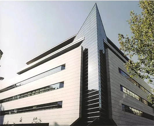 Edificio ILUNION de la calle Pechuán 