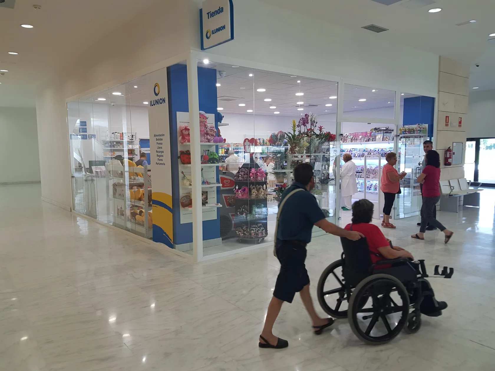 Exterior de la nueva tienda ILUNION en Granada 