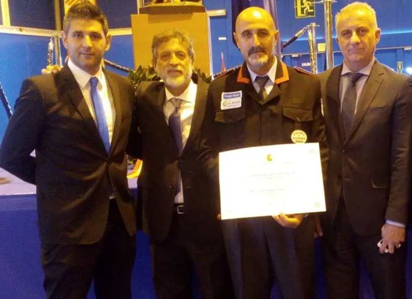 De izquierda a derecha: César Lanza, inspector de Ilunion Seguridad Sanitas; Ricardo Gamoneda, director de Seguridad Sanitas; Miguel Ángel Codonal, vigilante de seguridad de ILUNION distinguido; y José Mª Lucido, jefe de Seguridad de ILUNION Seguridad