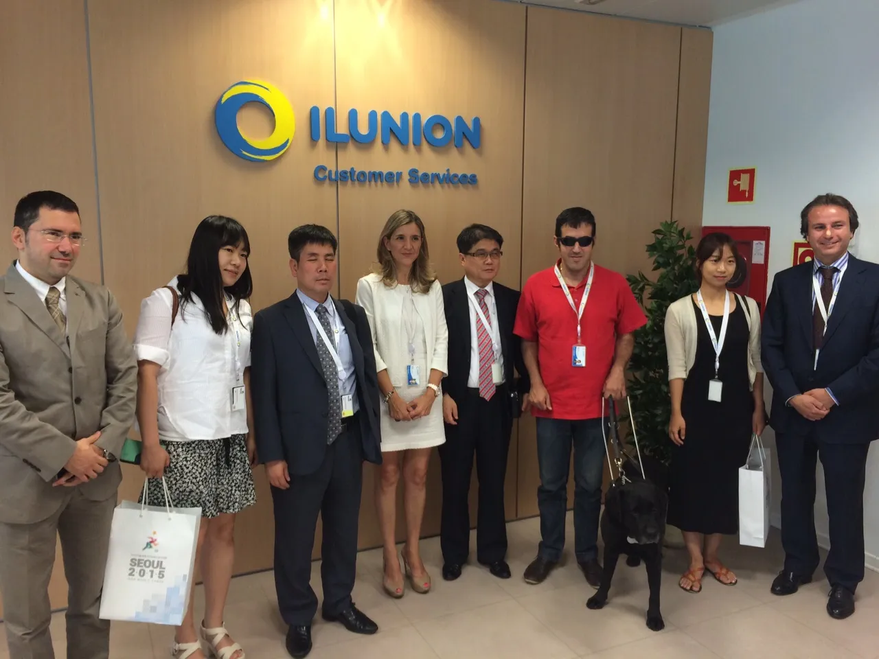 Foto de familia en ILUNION Contact Center