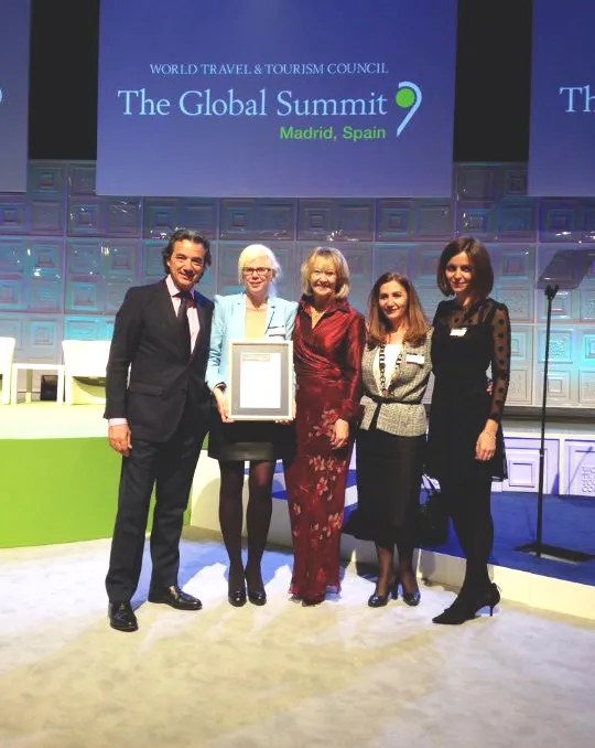 Representantes de Confortel - ILUNION Hotels en la entrega de los Tourism for Tomorrow